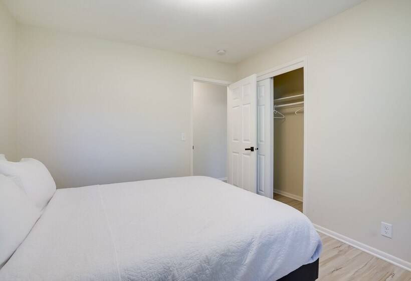 Cozy Minneapolis Home W/ Air Hockey, Near Downtown