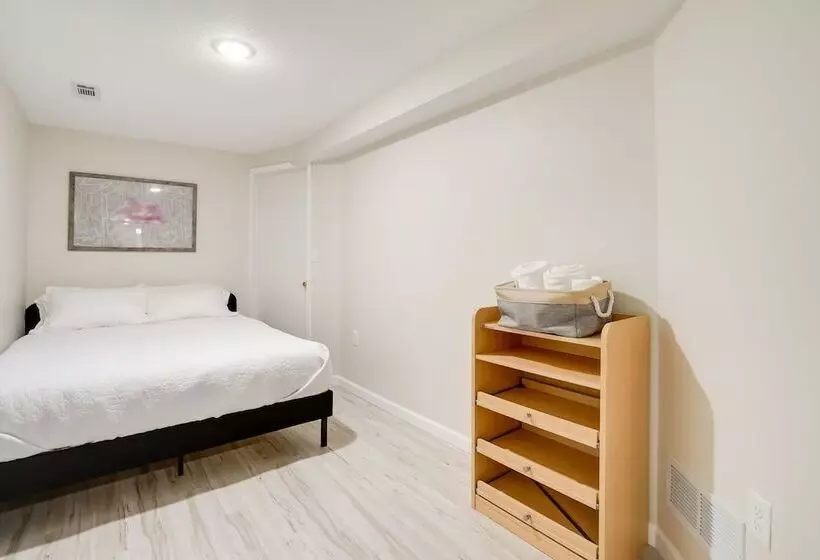 Cozy Minneapolis Home W/ Air Hockey, Near Downtown