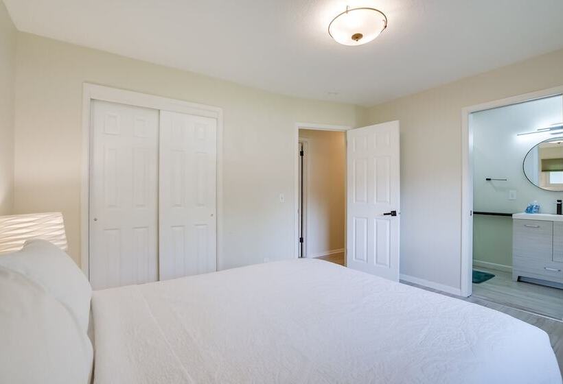 Cozy Minneapolis Home W/ Air Hockey, Near Downtown