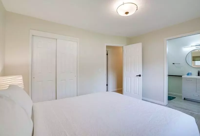 Cozy Minneapolis Home W/ Air Hockey, Near Downtown