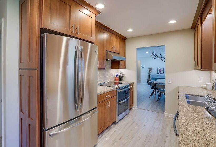 Cozy Minneapolis Home W/ Air Hockey, Near Downtown