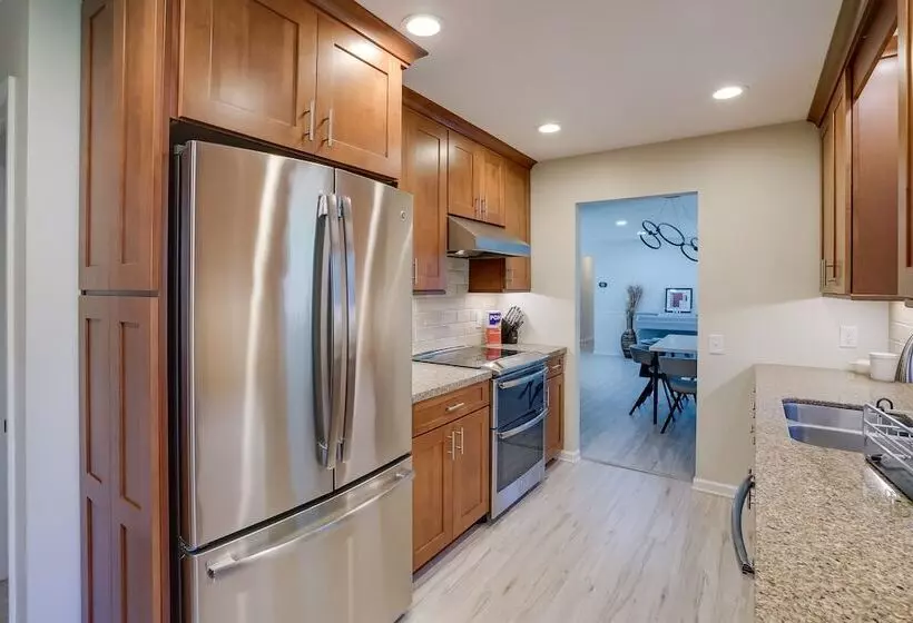 Cozy Minneapolis Home W/ Air Hockey, Near Downtown