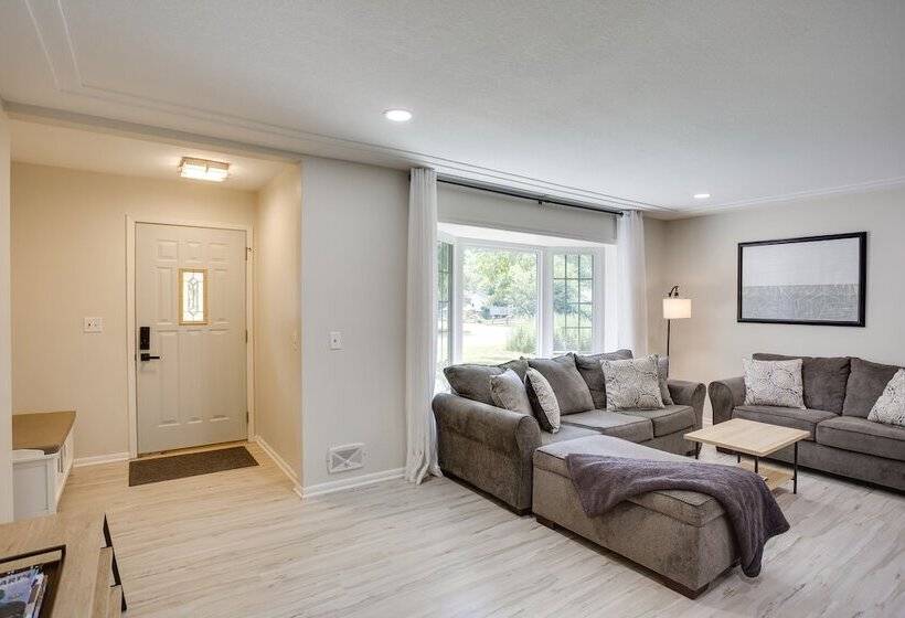 Cozy Minneapolis Home W/ Air Hockey, Near Downtown