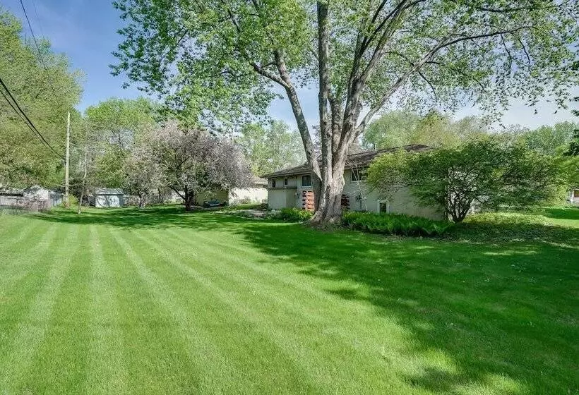 Cozy Minneapolis Home W/ Air Hockey, Near Downtown
