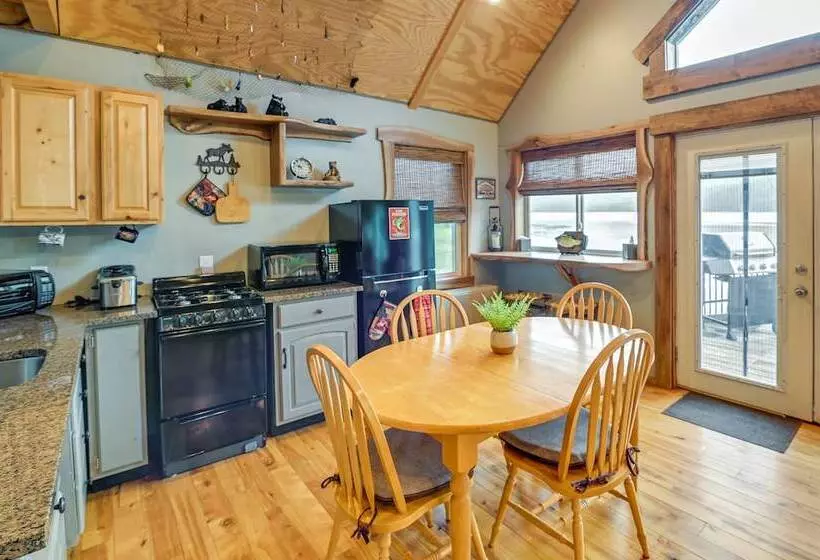 Cozy South Bay Cabin W/ Lake & Mountain Views