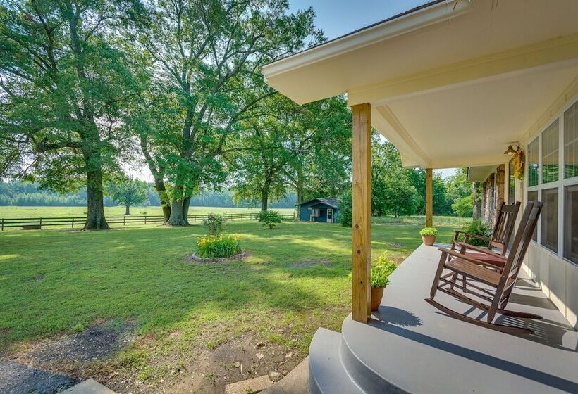 Delaware Vacation Rental: Walk To Lake Dardanelle!