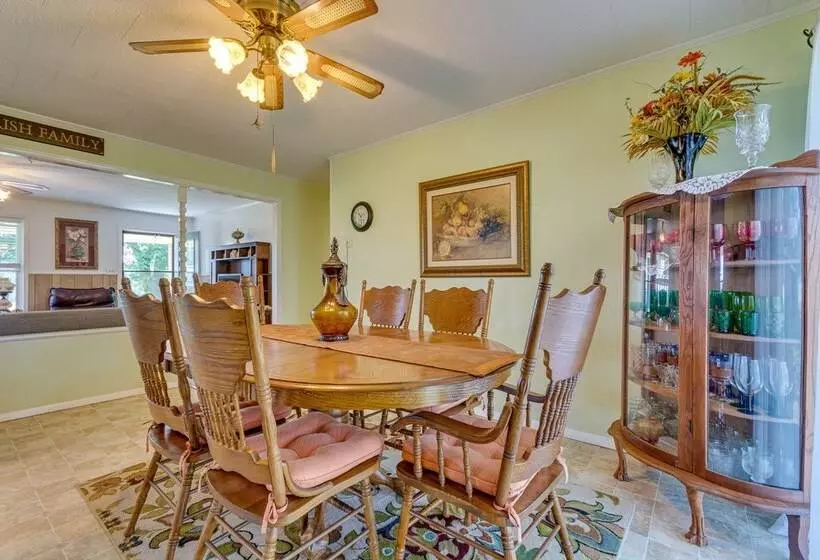 Delaware Vacation Rental: Walk To Lake Dardanelle!