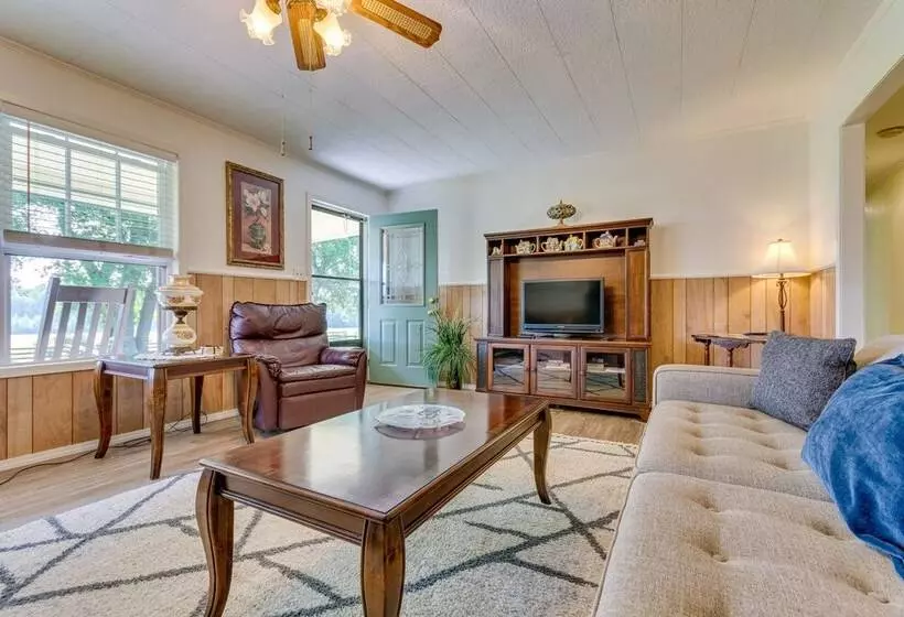 Delaware Vacation Rental: Walk To Lake Dardanelle!