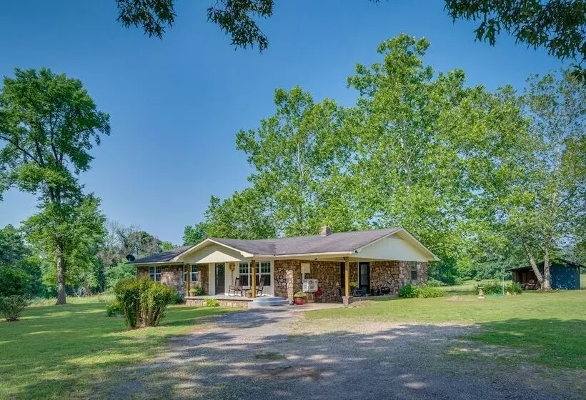 Delaware Vacation Rental: Walk To Lake Dardanelle!
