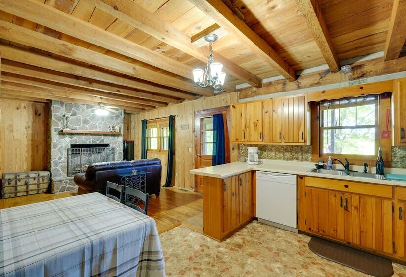 Porch & Fire Pit: Family Friendly Afton Cabin!