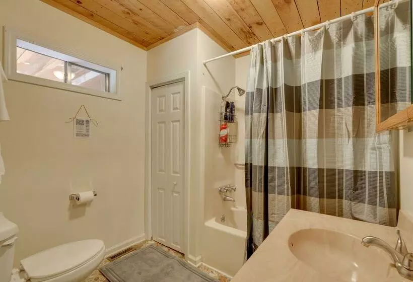 Porch & Fire Pit: Family Friendly Afton Cabin!