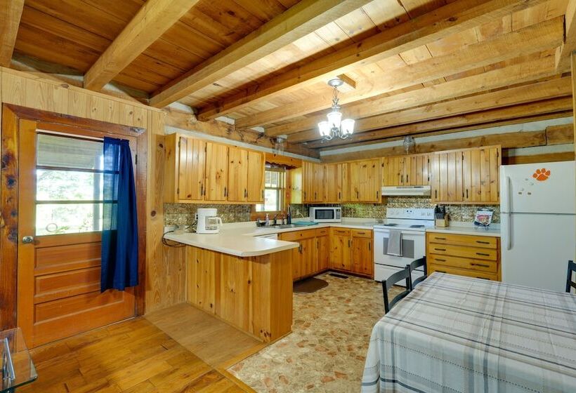 Porch & Fire Pit: Family Friendly Afton Cabin!