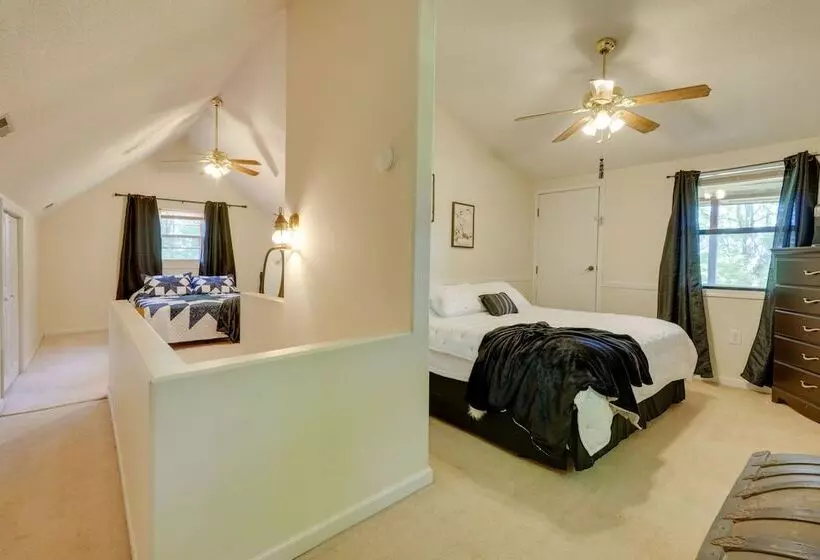 Porch & Fire Pit: Family Friendly Afton Cabin!