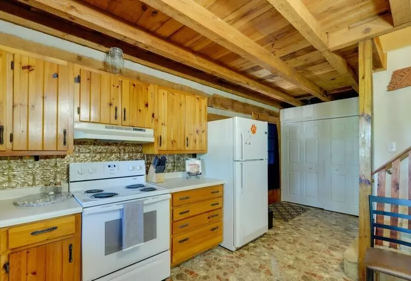 Porch & Fire Pit: Family Friendly Afton Cabin!