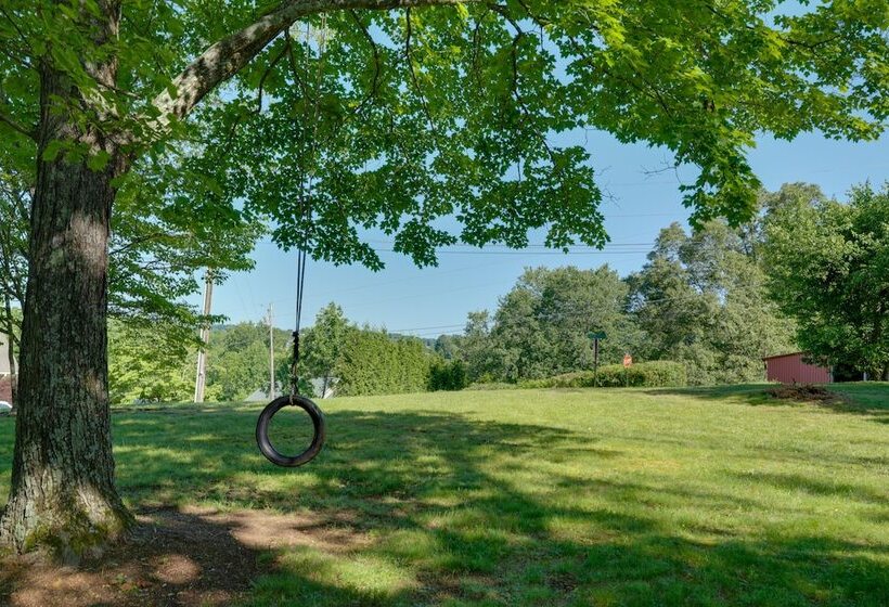 Porch & Fire Pit: Family Friendly Afton Cabin!