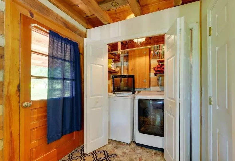 Porch & Fire Pit: Family Friendly Afton Cabin!