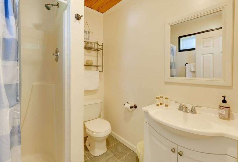 Porch & Fire Pit: Family Friendly Afton Cabin!