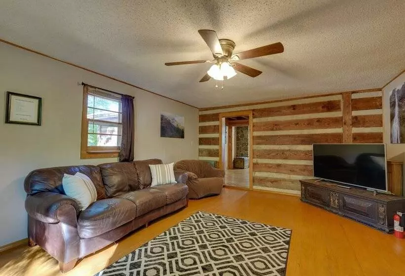 Porch & Fire Pit: Family Friendly Afton Cabin!