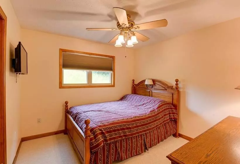 Gordonsville Retreat: Deck W/ Spectacular Views!