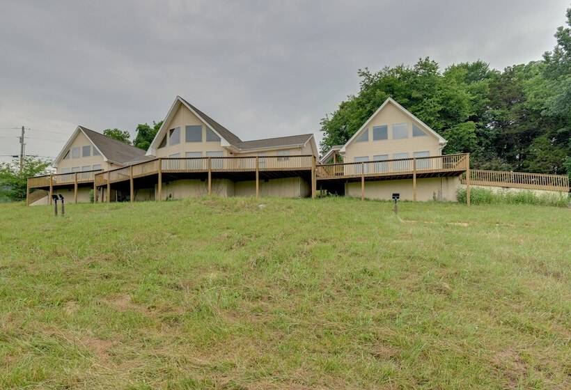 Gordonsville Retreat: Deck W/ Spectacular Views!