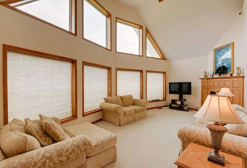 Gordonsville Retreat: Deck W/ Spectacular Views!