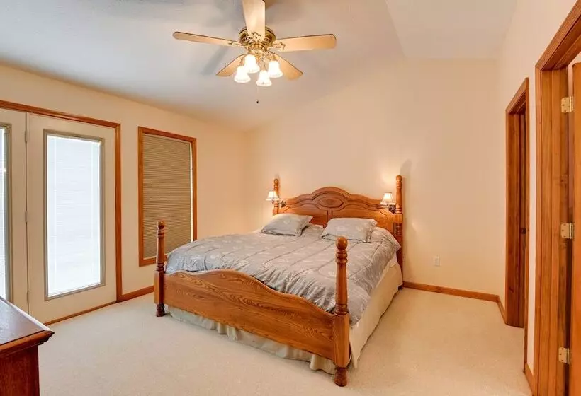 Gordonsville Retreat: Deck W/ Spectacular Views!