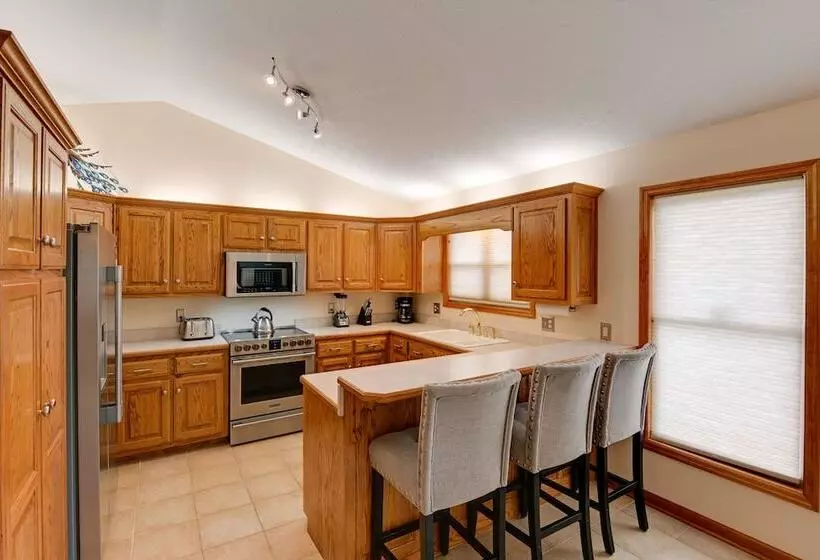 Gordonsville Retreat: Deck W/ Spectacular Views!