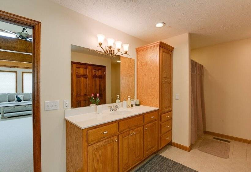 Gordonsville Retreat: Deck W/ Spectacular Views!