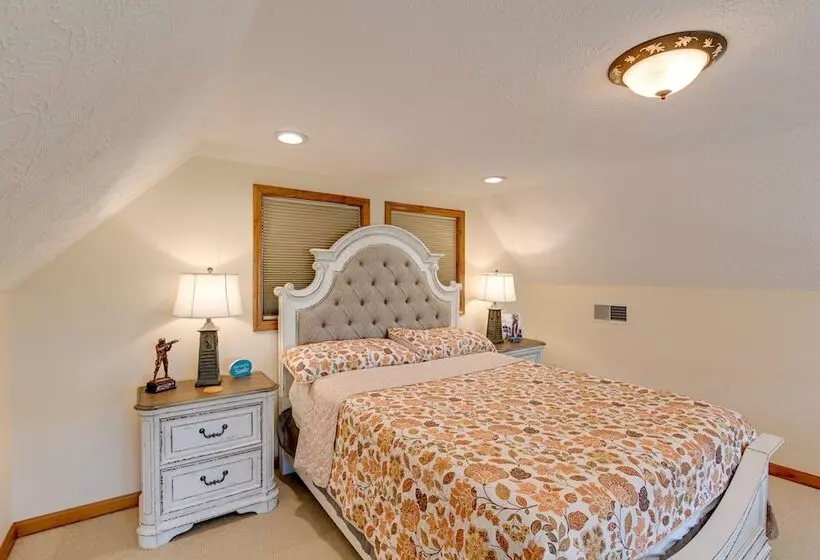 Gordonsville Retreat: Deck W/ Spectacular Views!