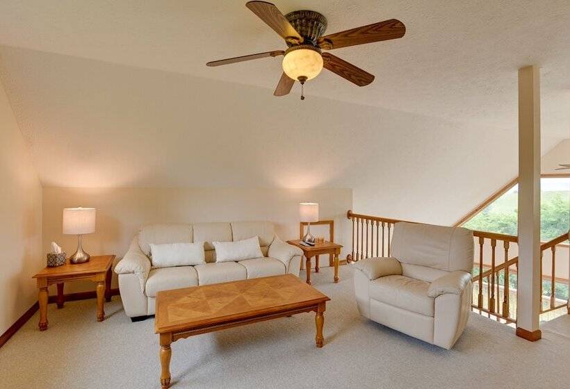 Gordonsville Retreat: Deck W/ Spectacular Views!