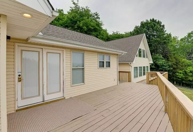 Gordonsville Retreat: Deck W/ Spectacular Views!