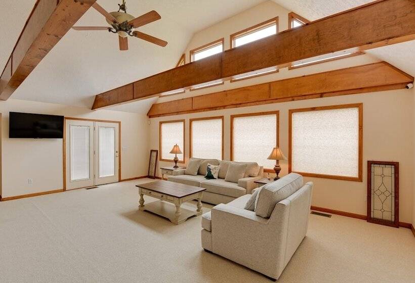 Gordonsville Retreat: Deck W/ Spectacular Views!