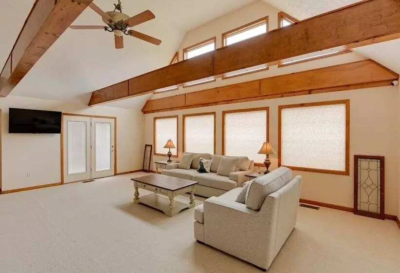 Gordonsville Retreat: Deck W/ Spectacular Views!