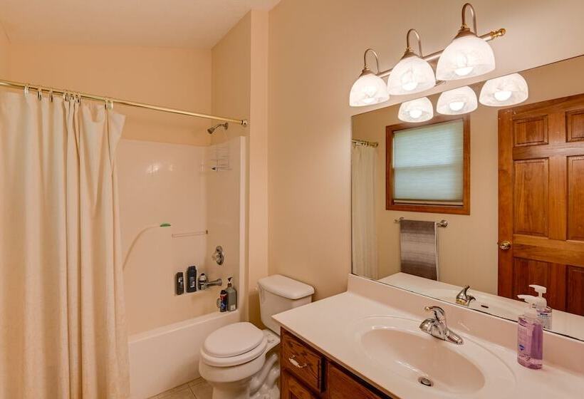 Gordonsville Retreat: Deck W/ Spectacular Views!