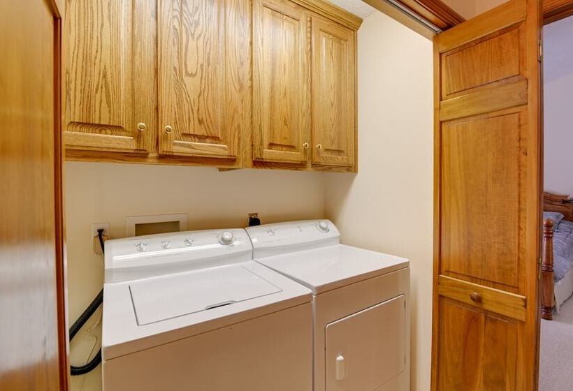 Gordonsville Retreat: Deck W/ Spectacular Views!