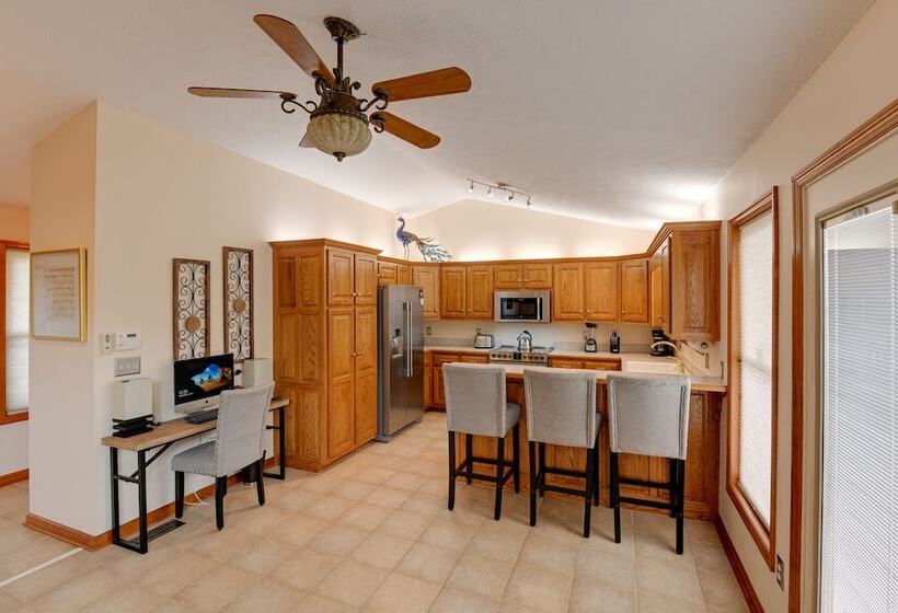 Gordonsville Retreat: Deck W/ Spectacular Views!