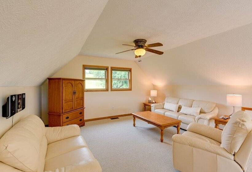 Gordonsville Retreat: Deck W/ Spectacular Views!