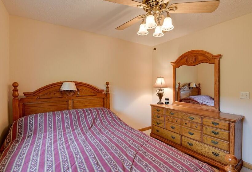 Gordonsville Retreat: Deck W/ Spectacular Views!