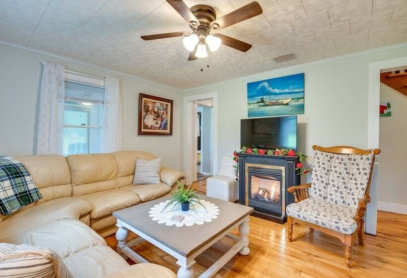 Hop Bottom Home W/ Private Yard & Fire Pit!