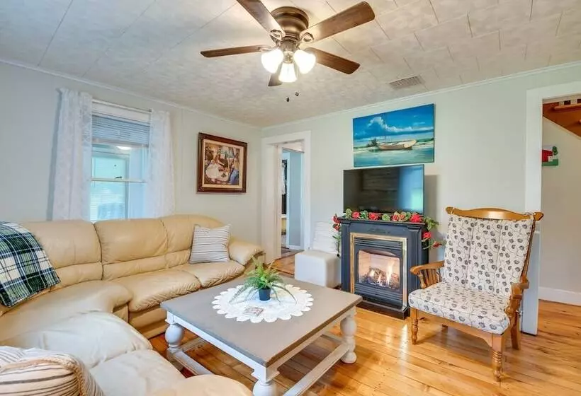 Hop Bottom Home W/ Private Yard & Fire Pit!