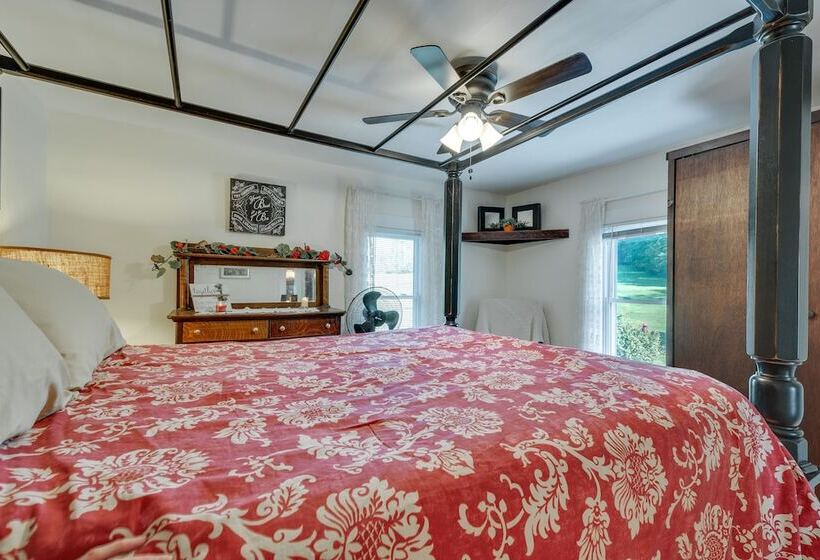 Hop Bottom Home W/ Private Yard & Fire Pit!