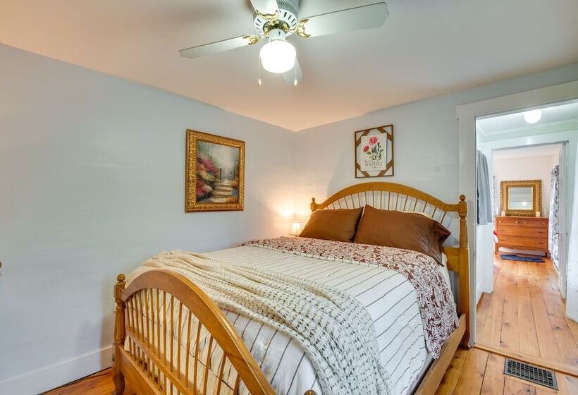 Hop Bottom Home W/ Private Yard & Fire Pit!
