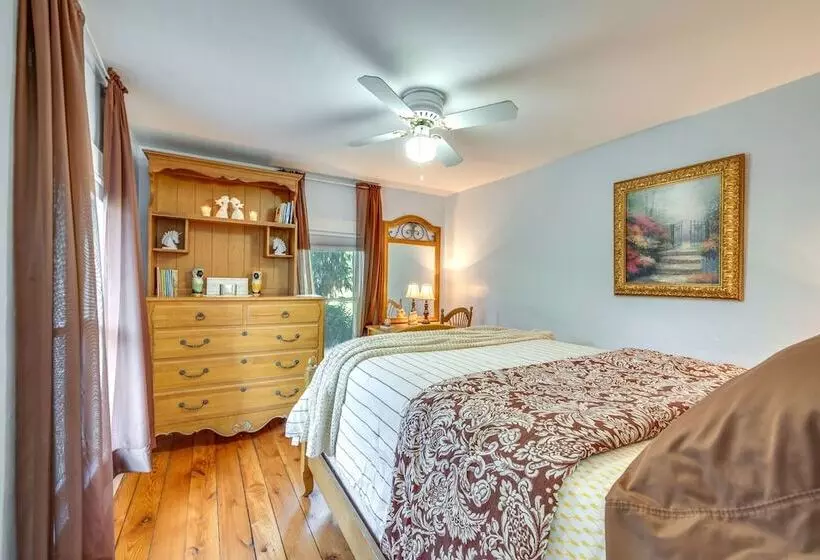 Hop Bottom Home W/ Private Yard & Fire Pit!