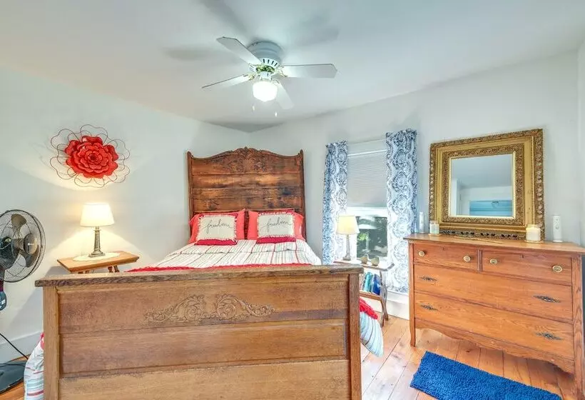 Hop Bottom Home W/ Private Yard & Fire Pit!