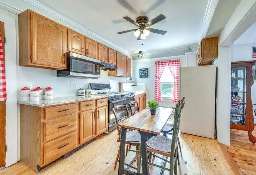 Hop Bottom Home W/ Private Yard & Fire Pit!