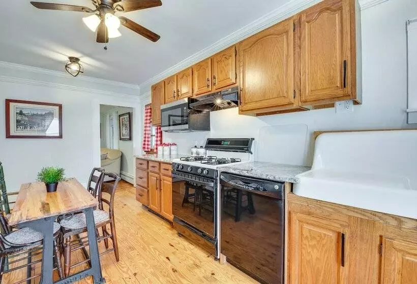 Hop Bottom Home W/ Private Yard & Fire Pit!