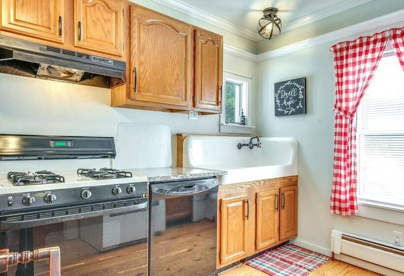 Hop Bottom Home W/ Private Yard & Fire Pit!