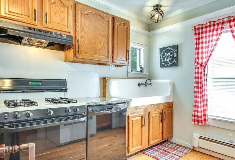 Hop Bottom Home W/ Private Yard & Fire Pit!