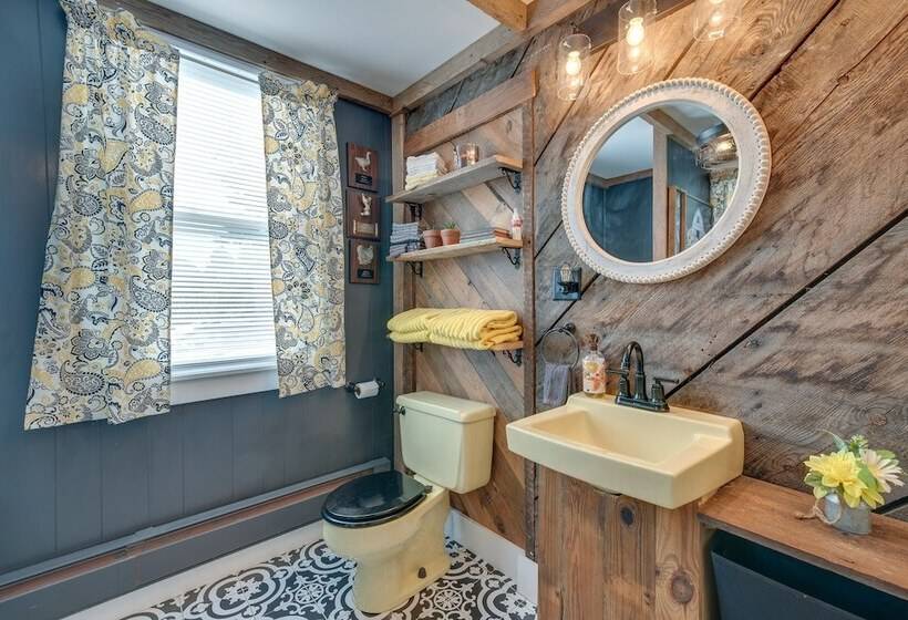 Hop Bottom Home W/ Private Yard & Fire Pit!