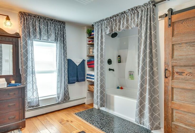 Hop Bottom Home W/ Private Yard & Fire Pit!